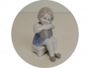 Фигура, статуэтка старинная "Девочка с книгой" Фарфор ГДР №13427
